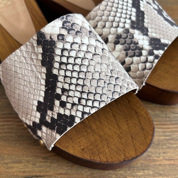 VINCE CAMUTO Wood platform neutral snakeskin slide sandals with gold-tone studs - Picture 11 of 12